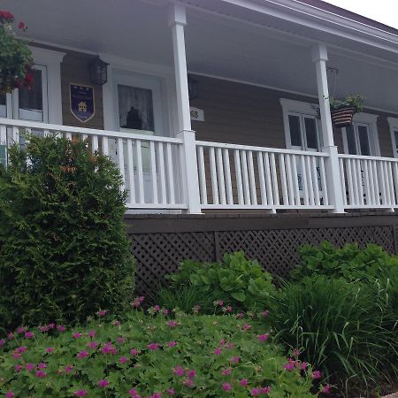 Auberge La Fjordelaise & La Rosalie L'Anse-Saint-Jean Exterior photo