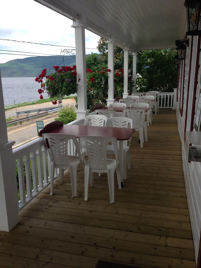 Auberge La Fjordelaise & La Rosalie L'Anse-Saint-Jean Exterior photo